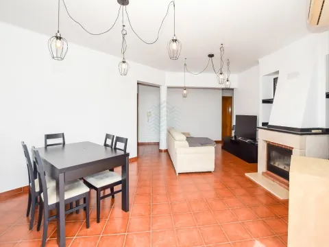 Apartamento T3 com Terraço, situado na zona nobre da cidade de Torres Novas