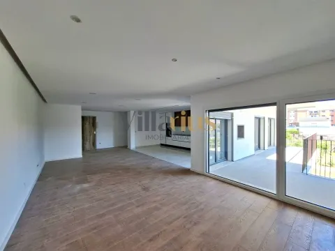 Apartamento T3 em Condomínio Fechado