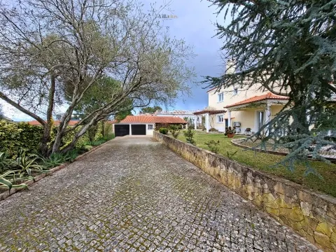 Moradia T5 em Tomar com Garagem Dupla e Jardim | Villarius