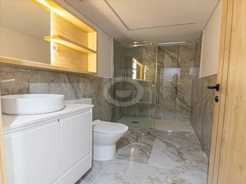 Apartamento T0 Duplex à venda em rua de Faria Guimarães 372