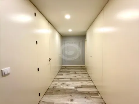  T1 no centro da cidade, em frente ao Mercado do Bolhão