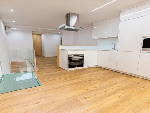 Apartamento T0 Duplex à venda em rua de Faria Guimarães 372