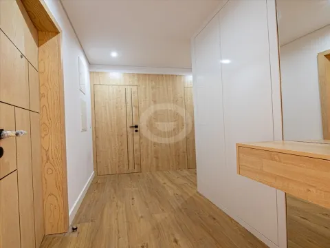 Apartamento T2 à venda em rua de Faria Guimarães 372