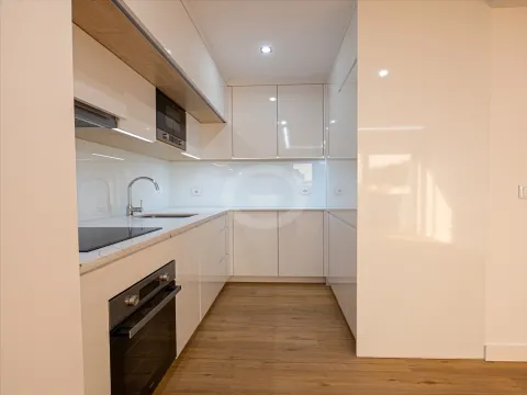 Apartamento T2 à venda em rua de Faria Guimarães 372