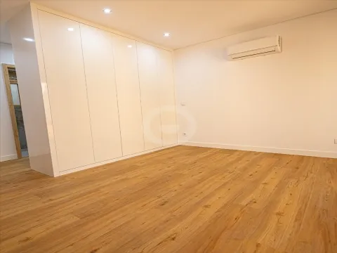 Apartamento T1 à venda em rua de Faria Guimarães 372