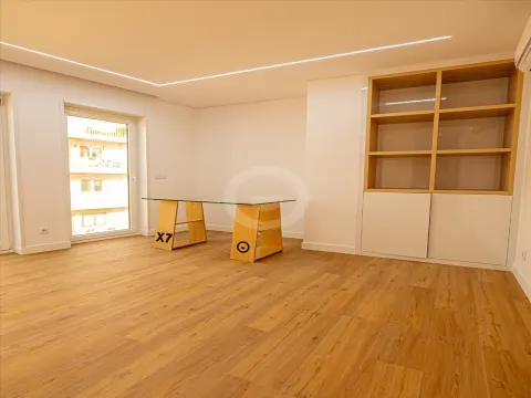 Apartamento T1 à venda em rua de Faria Guimarães 372
