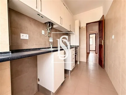 T3 EM ALMADA - EXCELENTE LOCALIZAÇÃO