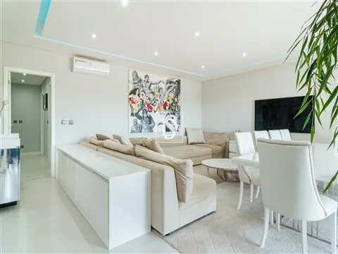 Penthouse T3 Exclusiva com Terraço Panorâmico e Garagem para 6 Viaturas | Barcarena