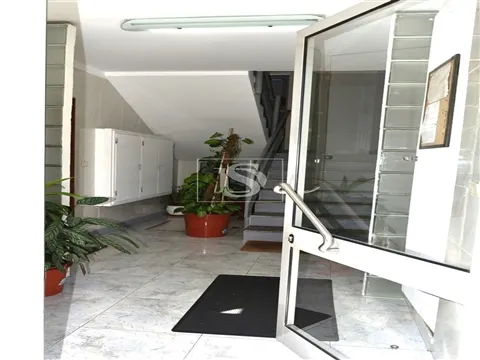 Apartamento T4 na Praceta Diogo Macedo (Próximo ao Arrábida Shopping)