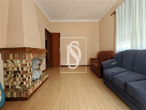 Apartamento T3 em Darque com muito espaço, 3 varandas e sótão