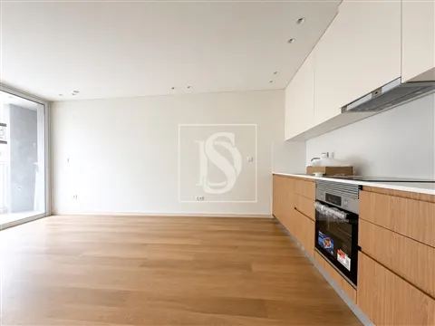 Apartamento T3 em Darque - Novo, c/Garagem e elevador