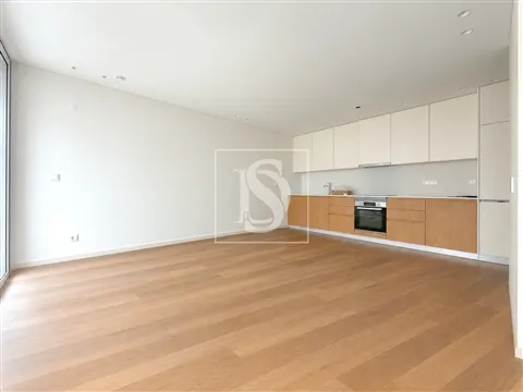 Apartamento T3 em Darque - Novo, c/Garagem e elevador