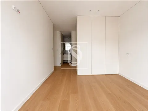 Apartamento T3 em Darque - Novo, c/Garagem e elevador