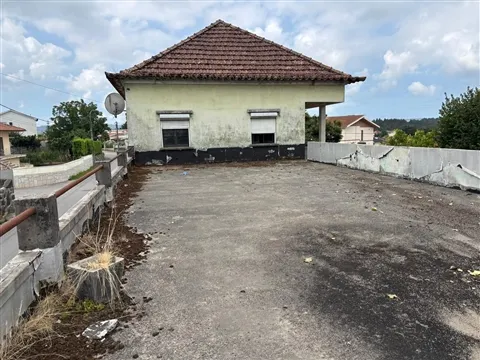 Moradia T3 para Recuperar em Barroselas | Quintal, Excelente Localização e Grande Potencial