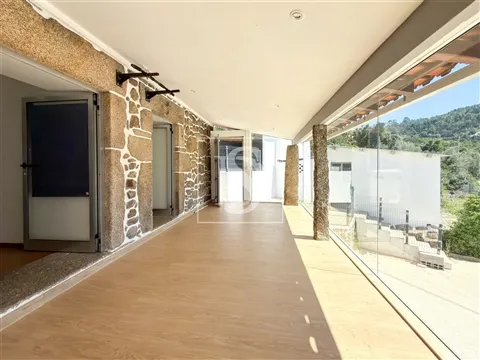 Moradia em Pedra com 2 Quartos, carport e 900 m² de Jardim — Portela de Susã