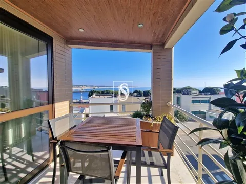 Apartamento T4 Remodelado com Terraço, Vista Rio e 2 Garagens - Vila do Conde