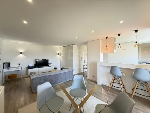 T1 Remodelado no Edifício Golfinho | Póvoa de Varzim