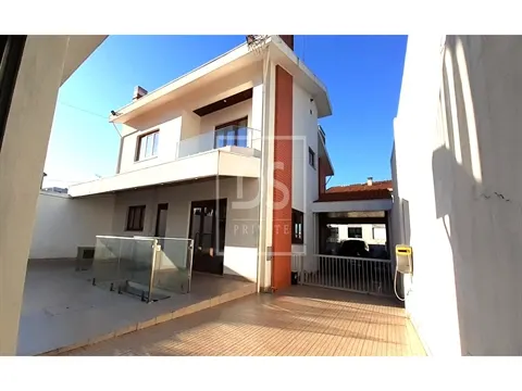 House T4