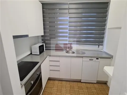 ARRENDAMENTO -  Apartamento na Av. dos Banhos