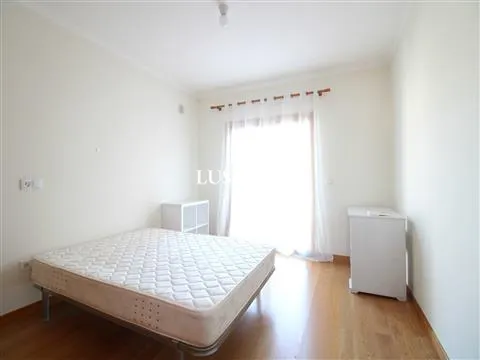 Apartamento T1 + garagem em S.Martinho do Bispo