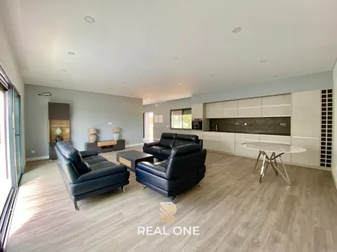 Nuevo - Villa de 3 dormitorios con garaje, piscina, moderno y sofisticado