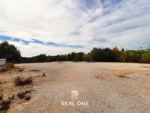 Terrain rustique à louer sur le EN 125 Guia