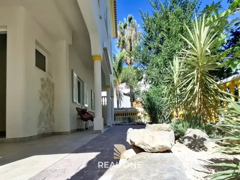 Moradia V3 a apenas 330 m da Praia de Olhos de Água