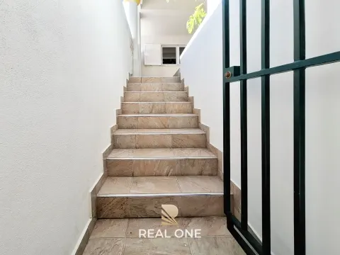 Moradia V3 a apenas 330 m da Praia de Olhos de Água