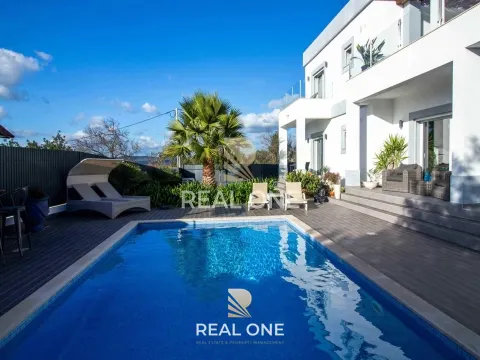 ✨ Moradia de Luxo com Piscina Privada e Projeto Extra Aprovado ✨ - Exclusivo