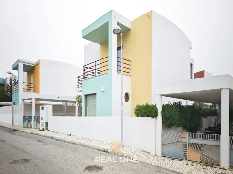 Villa T3 com piscina privada na Marina de Albufeira