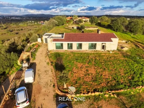 Villa privada com terreno 120.000 m2