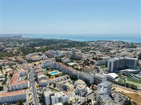Apartamento T3 com vista mar e terraço