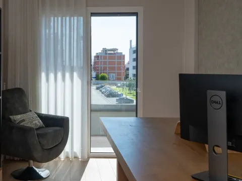 Apartamento T3 no Alto dos Moinhos! 