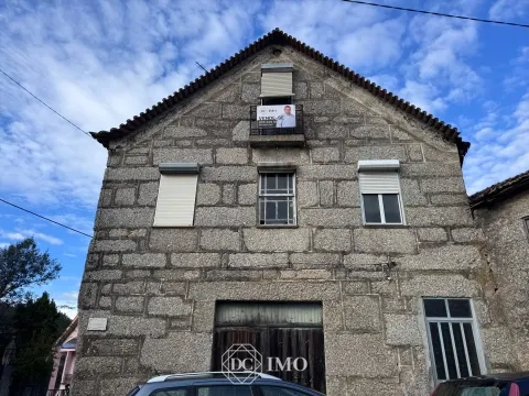 Moradia independente para restaurar em Ferreirós do Dão