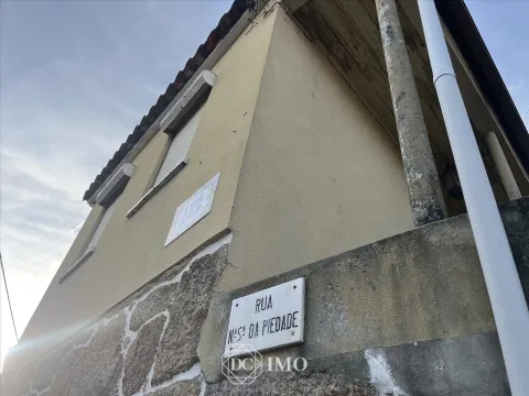 Moradia T2 para remodelar - Couço - Tondela
