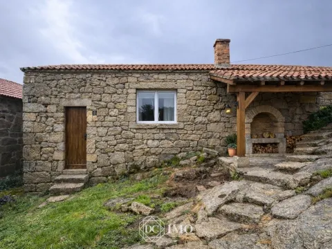 Moradia T2 para recuperar em Carvalhal da Mulher