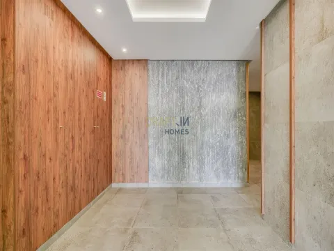  Nouvel appartement de 3+1 chambres dans le centre de Carcavelos.