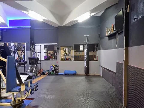 220 m² Commercial Space for Sale in Cascais – Ideal for Various Businesses