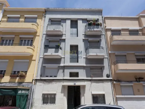 1-Bedroom Apartment with Private Patio – São Domingos de Benfica, Lisbon