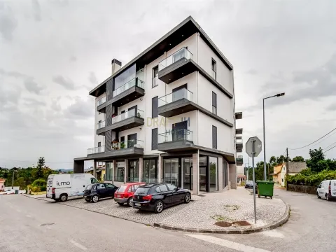 Street Shop in Pedestrian Area – Meirinhas, Pombal