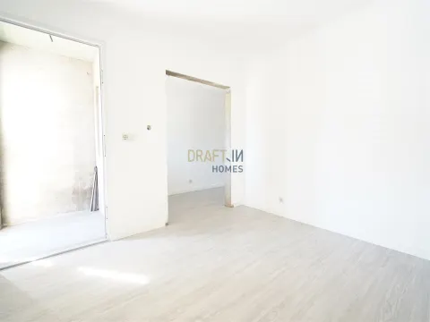 Casa de 4 dormitorios con garaje  Espaciosa casa semi-reformada con espacio exterior