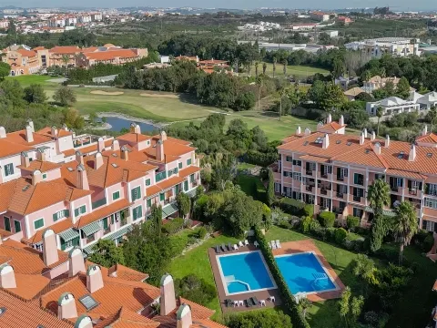 Apartamento T2 remodelado con terraza privada en la prestigiosa Quinta da Beloura