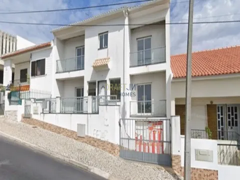 Moradia Geminada de Excelência em Vale Flores – Feijó, Almada