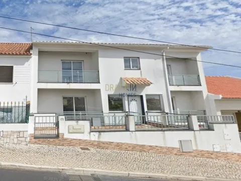 Moradia Geminada de Excelência em Vale Flores – Feijó, Almada