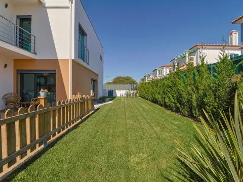 Maison 3 chambres + 1 à Assafora – Espace, intimité et élégance