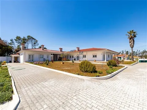 Maison T5 sur un terrain de 2 800 m² - Pataias