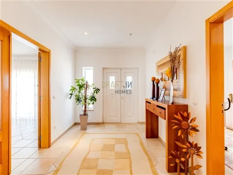 Maison T5 sur un terrain de 2 800 m² - Pataias
