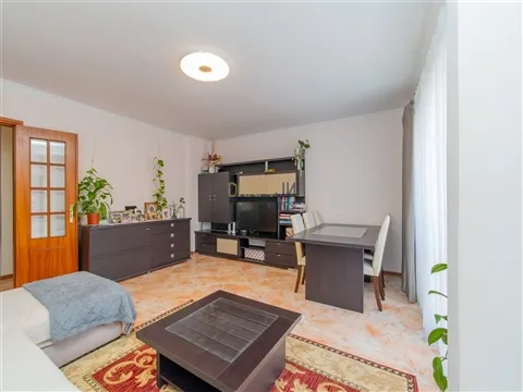 Three-bedroom flat in Feijó | Comfort, practicality and a location where you can get around on foot.