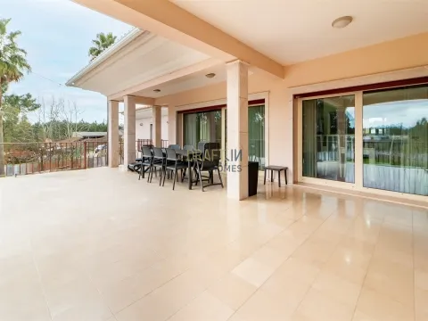 Luxuriöse Villa mit 4 Schlafzimmern in Cerca, Maceira