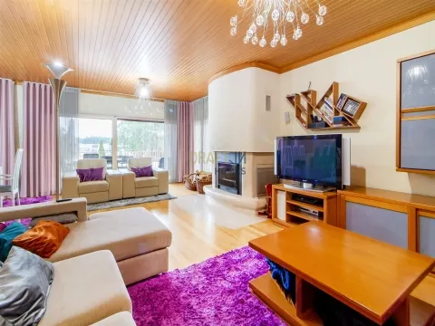 Luxuriöse Villa mit 4 Schlafzimmern in Cerca, Maceira